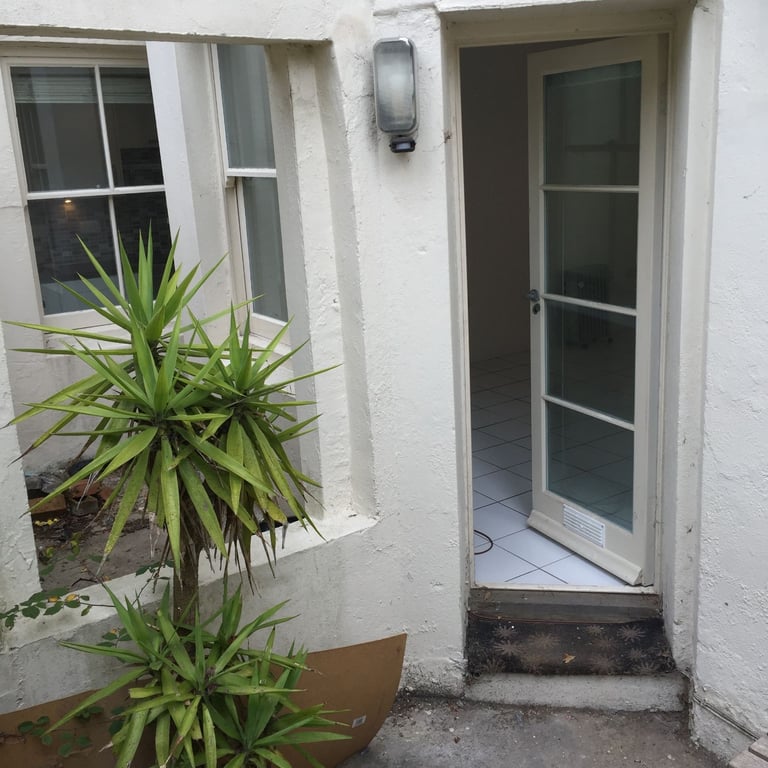 Charming Ground Floor Studio Flat