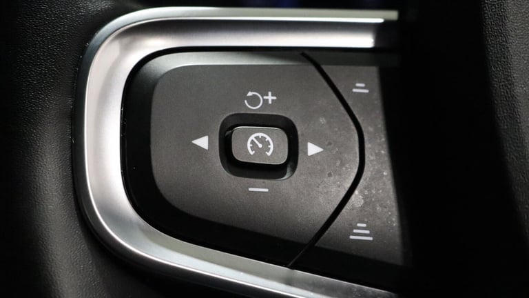 2025 Volvo XC40 B4 (P) Ultra Black Edition (Sunroof, Harman Kardon, 360 Camera) ESTATE Petrol/Ele...