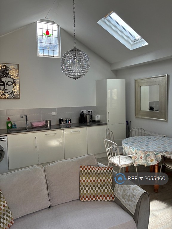 3 bedroom flat in Kent Place, Ramsgate, CT11 (3 bed) (#2655460)