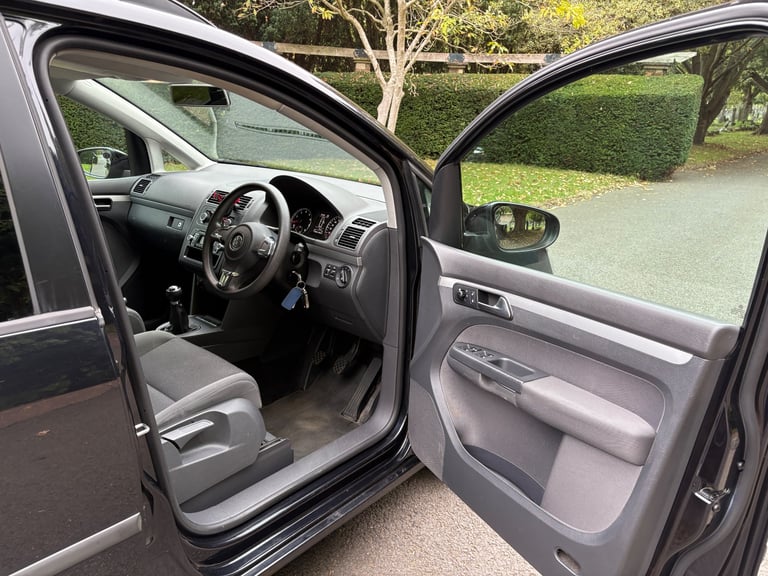 Volkswagen, TOURAN, MPV, 2011, Manual, 1197 (cc), 5 doors