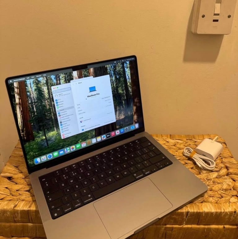 Apple MacBook Pro M2 Pro 512GB 16GB 
