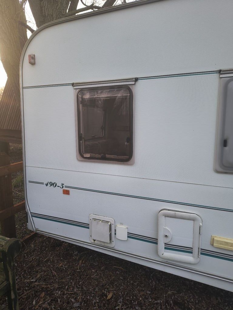 Caravan Omega compass 490-5/with full awning