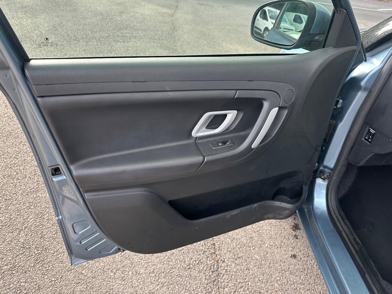 Skoda Fabia 1.6 16V 3 5dr Petrol Manual - Image 15