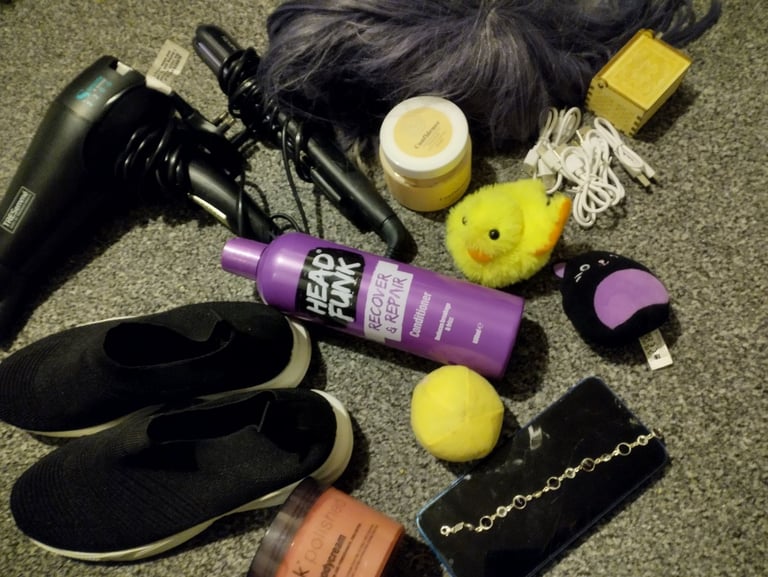 Bundle of items 