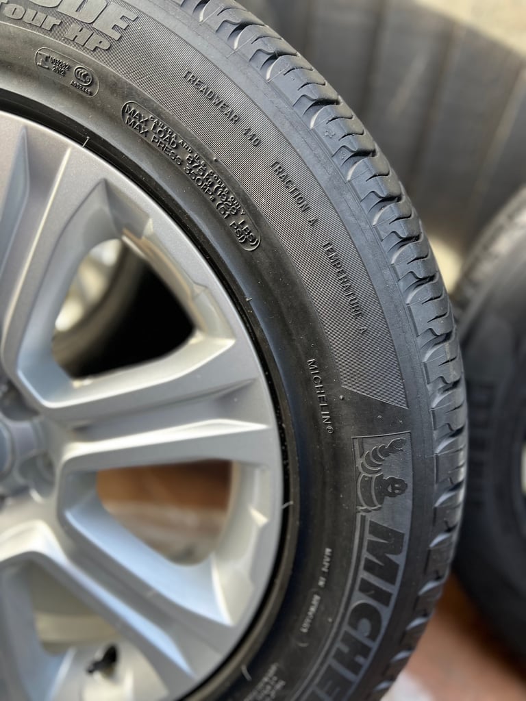 Land Rover alloys