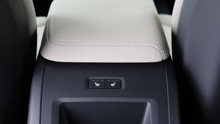  Volvo XC60 T6 AWD PHEV Plus Dark (360 Camera, Harman/Kardon, Adaptive Cruise) Petrol/Electric Hy...