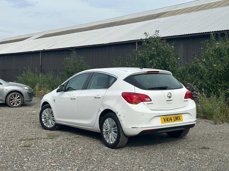2014 Vauxhall Astra 1.6 CDTi 16V ecoFLEX Excite 5dr HATCHBACK Diesel Manual