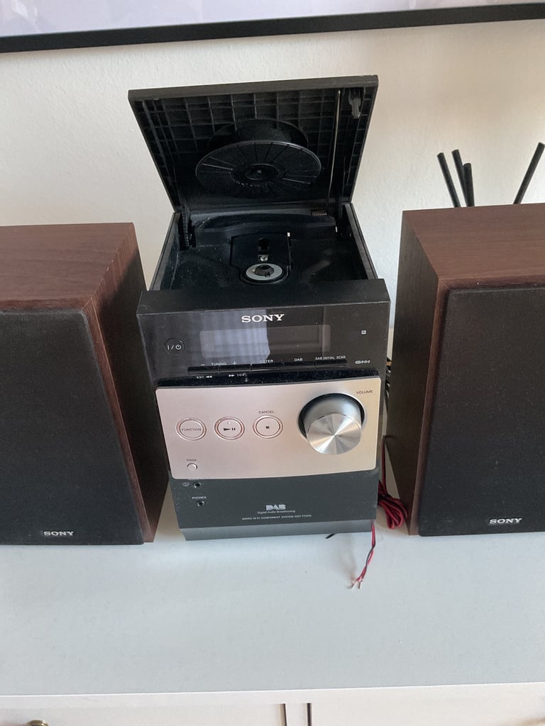 Sony CD player,DAB radio player with speakers 