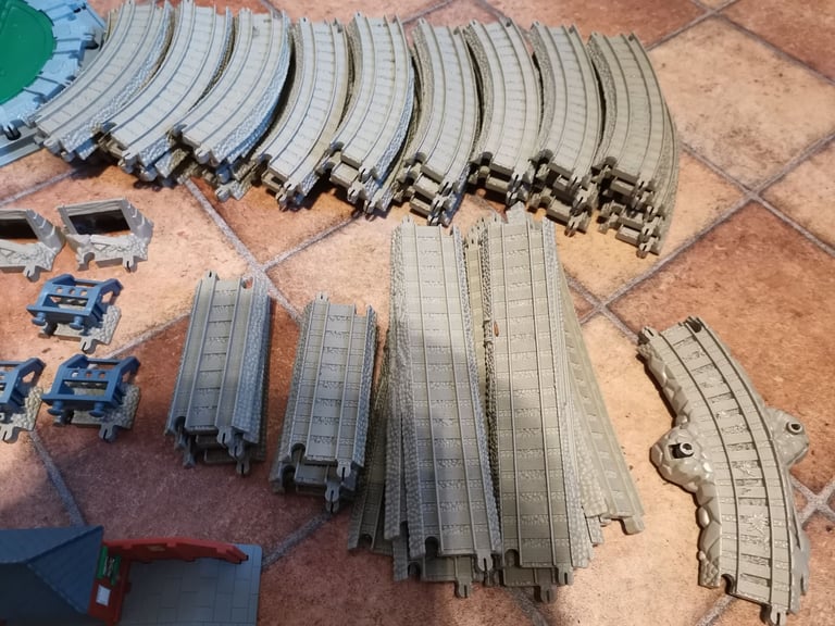 Thomas The Tank Engine and Friends Train Track Bundle over 100 pieces