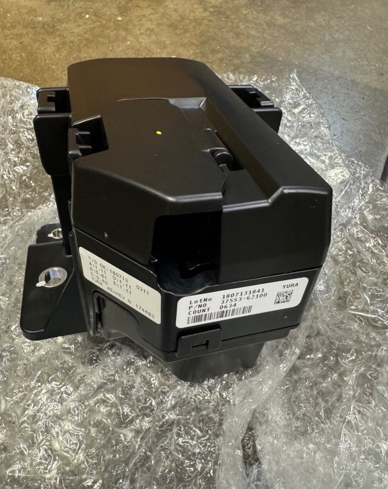 375S3G2100 BrandNew Hyundai Fuse box