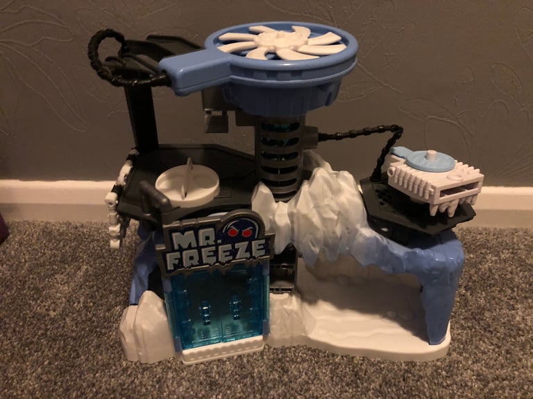 Imaginext Mr Freeze Headquarters and figure