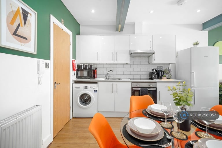 Studio flat in Roman Road, London, E3 (#2581053)