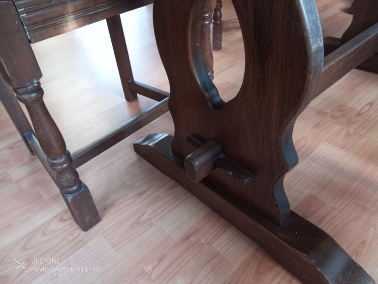 OAK DINNING TABLE