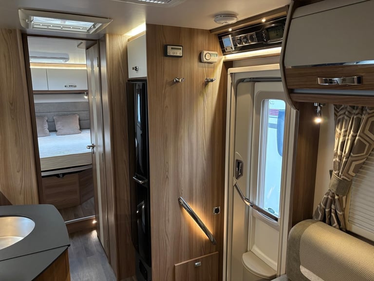 SWIFT BESSACARR HI-STYLE 599 MOTORHOME Alde, Auto Satellite, Tower Fridge, 