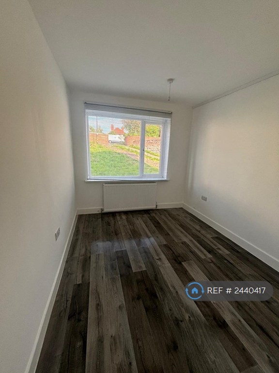 2 bedroom flat in Grange Crescent, Halesowen, B63 (2 bed) (#2440417)
