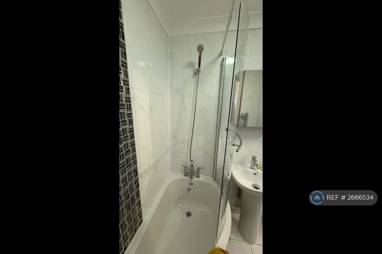 2 bedroom flat in Thistlewaite Road, London, E5 (2 bed) (#2666534)