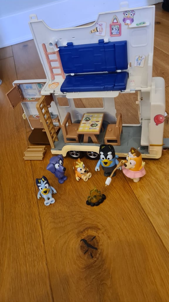 Bluey Campervan + characters 