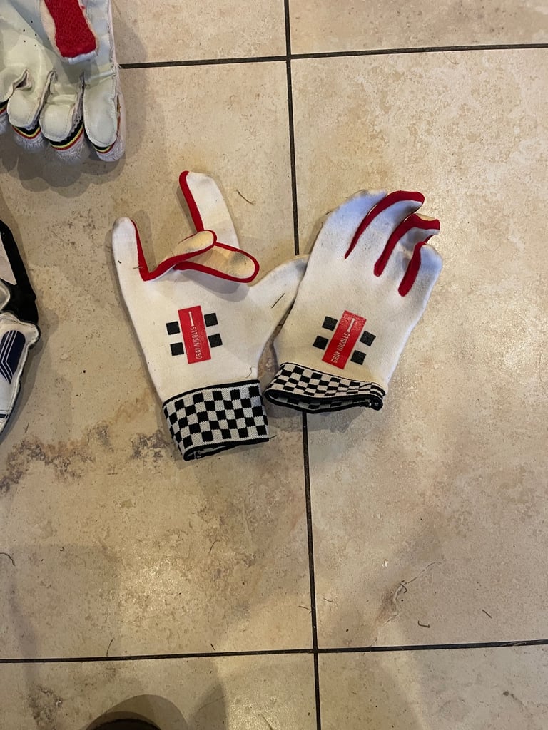 Complete junior/youth cricket gear