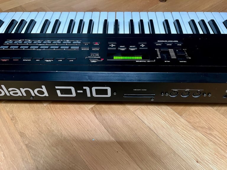 Roland D-10 LA Synthesis 80's Synthesizer