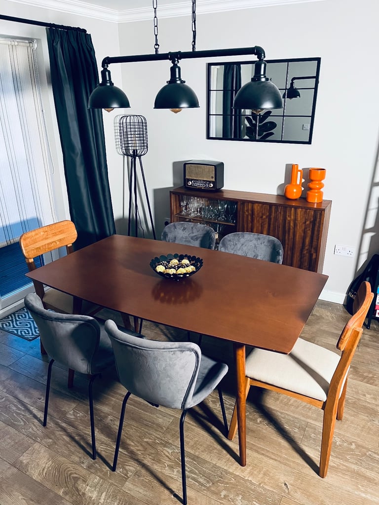 Bespoke basically new dining table set for 6  in mid.century- modern style
