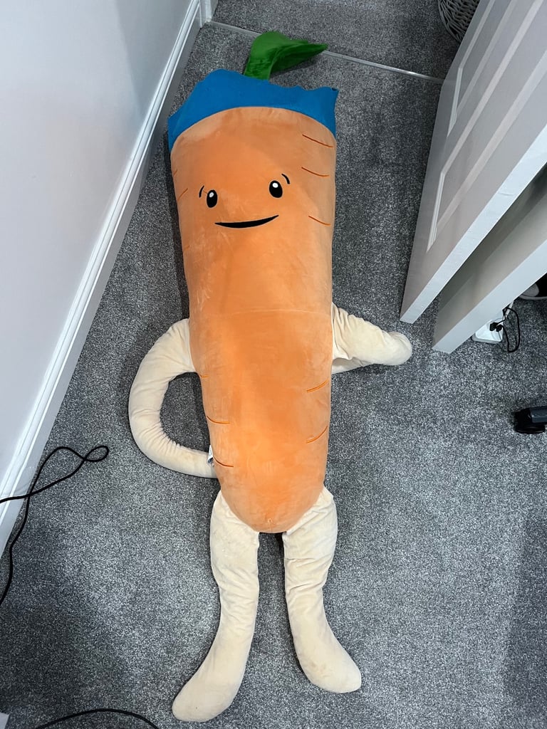 Giant Kevin’s & Katie Carrots 5Ft
