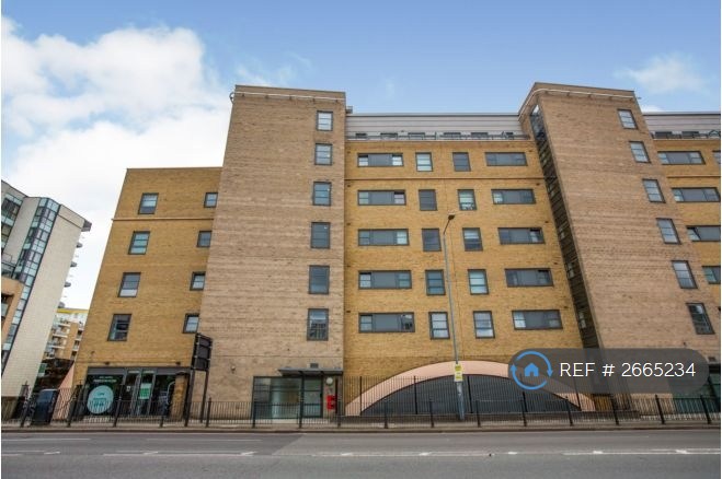 1 bedroom flat in Commercial Road, London, E14 (1 bed) (#2665234)