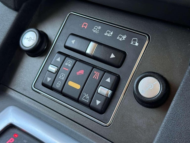 LAND ROVER DISCOVERY 4 3.0 SD V6 Auto 4X4 5dr 2013