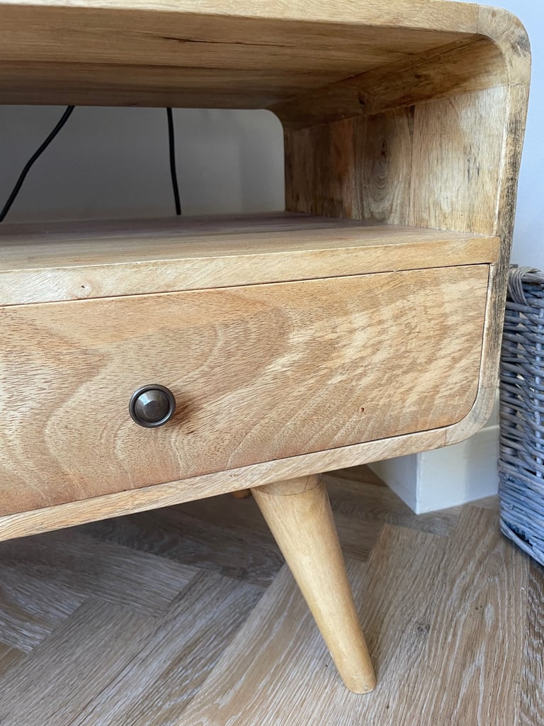 TV/media unit - mangowood - excellent condition 