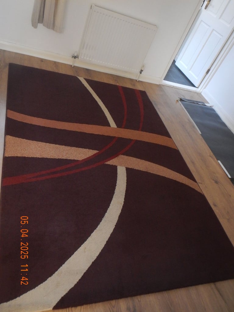 Rug 2.3m x 1.6m