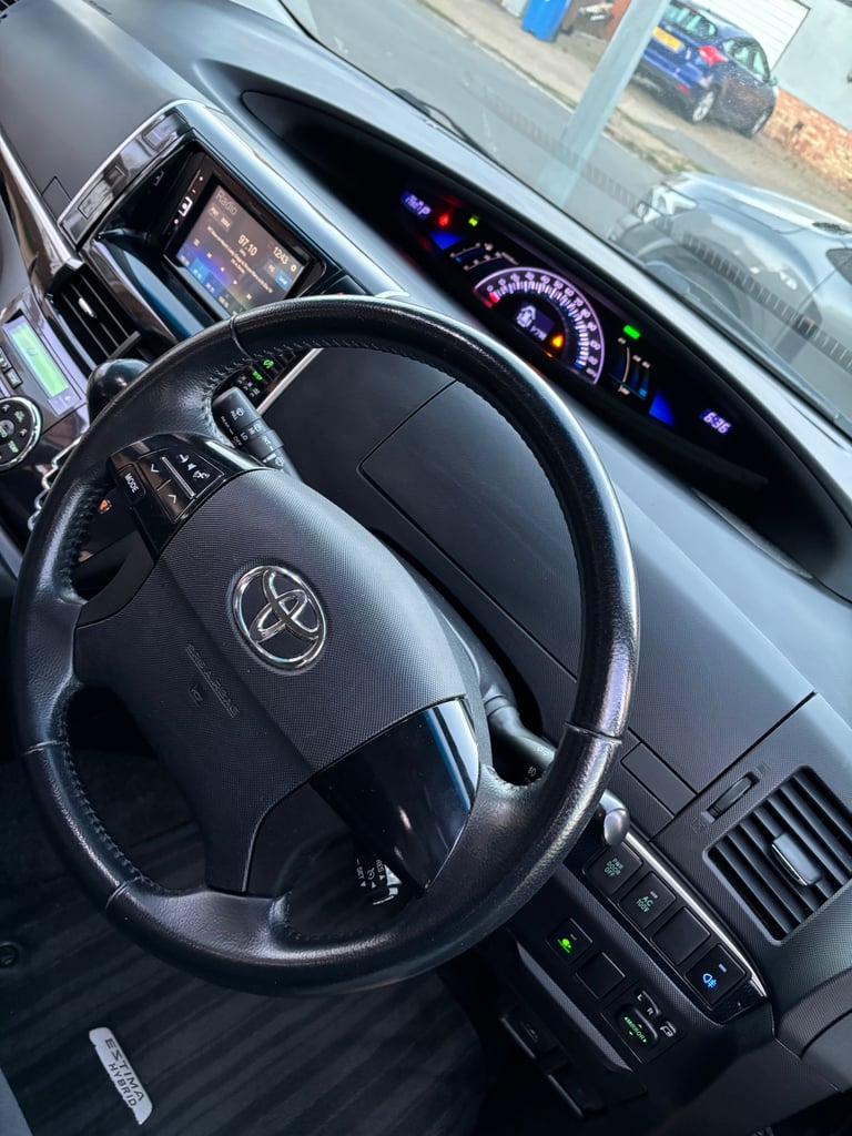 Toyota Estima E-Four - 2.4 Hybrid - 7 Seater - ULEZ dash cam 