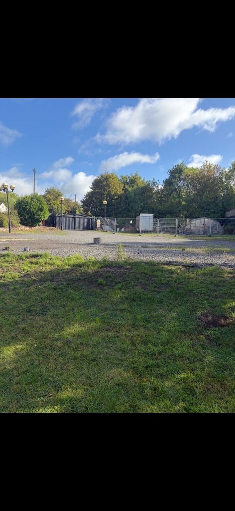 Industrial unit with storage, parking and electric