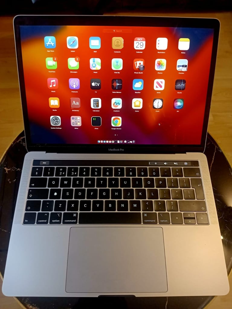 Apple MacBook Pro 13" 2019 with Touchbar - £350