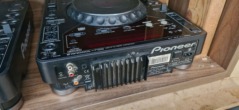 Pioneer CDJ 1000 Mk2 x2 + Behringer Djx 750 mixer