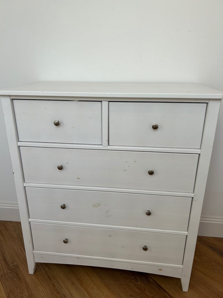White chest of drawers 