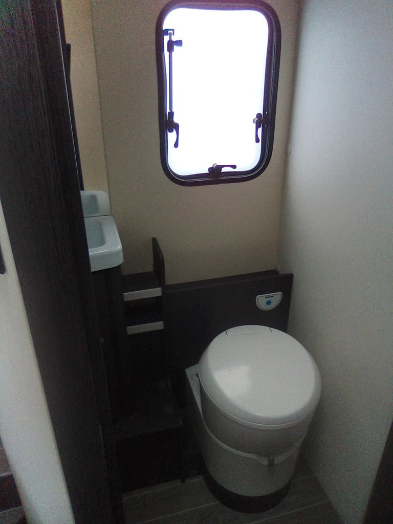 Ford ROLLER TEAM ZEFIRO 696 AU Motorhome Campervan