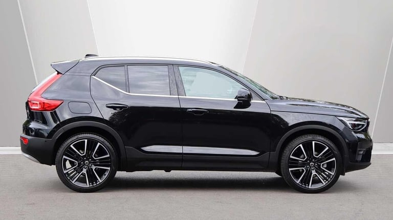  Volvo XC40 B4 (P) Ultra Bright (Sunroof, Harman Kardon, 360 Camera) Petrol/Electric Hybrid Autom...