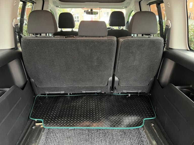VW Caddy Maxi Life second row seats