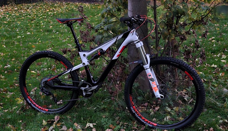image for SCOTT GENIUS CARBON💥 FOX FRONT/BACK SUSPENSIONS USED 2-3 TIMES SIZE MEDIUM £650  