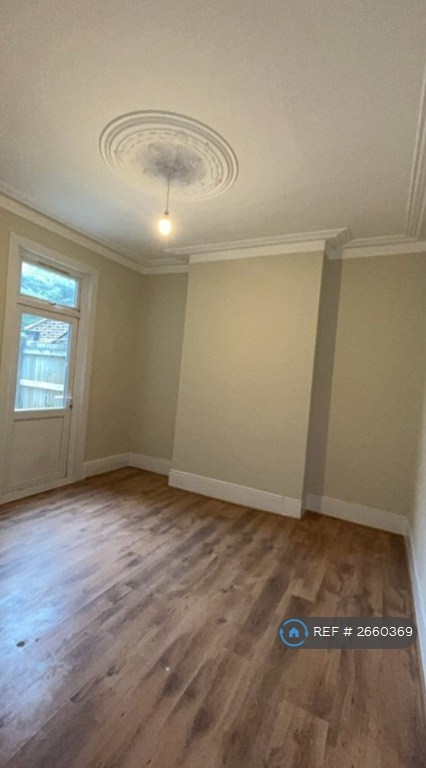 4 bedroom house in Carisbrooke Road, London, E17 (4 bed) (#2660369)