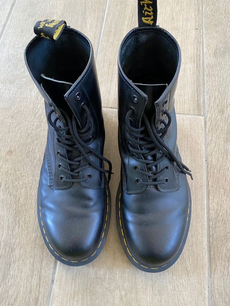 image for Dr Martens UK Size 9 BLACK Boots like new 