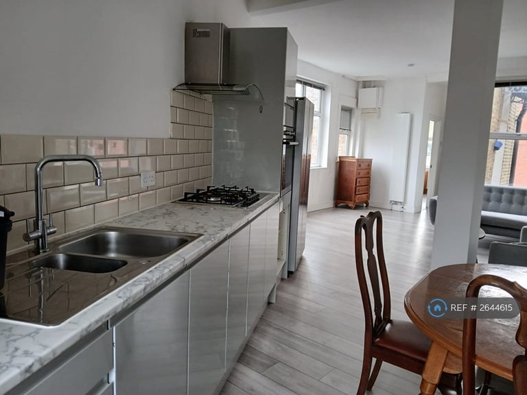 1 bedroom flat in Vale Road, London, N4 (1 bed) (#2644615)