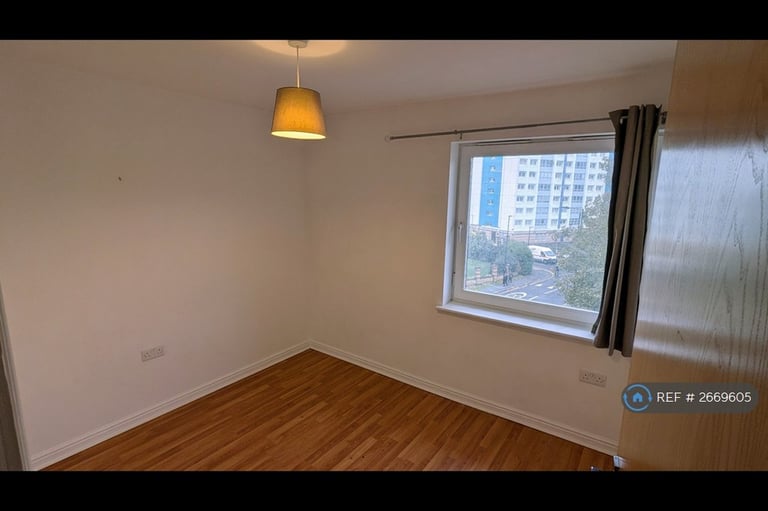 2 bedroom flat in Berberis House, Feltham, TW13 (2 bed) (#2669605)