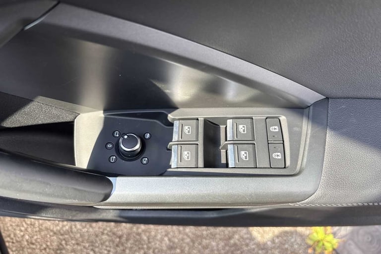 2025 Audi Q3 40 TFSI Quattro S Line 5dr S Tronic [Leather] SUV Petrol Automatic