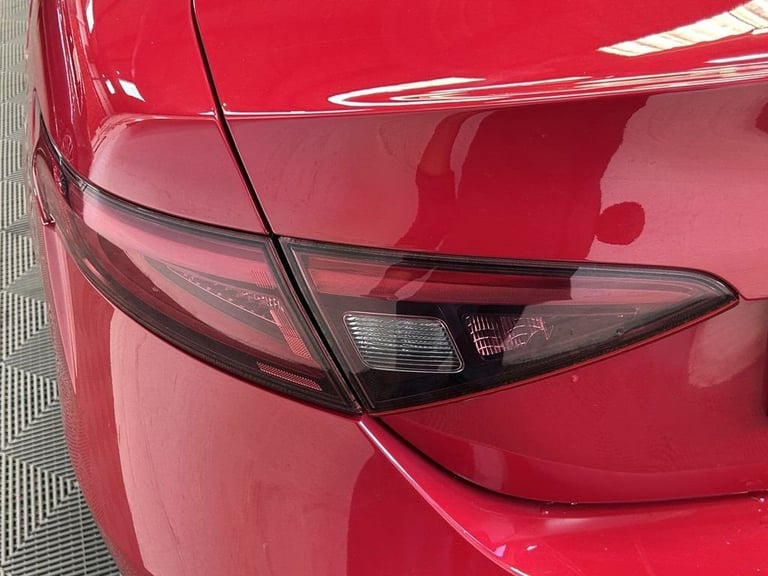 2018 Alfa Romeo Giulia 2.0T Veloce Saloon 4dr Petrol Auto Euro 6 (s/s) (280 ps) Saloon Petrol Aut...