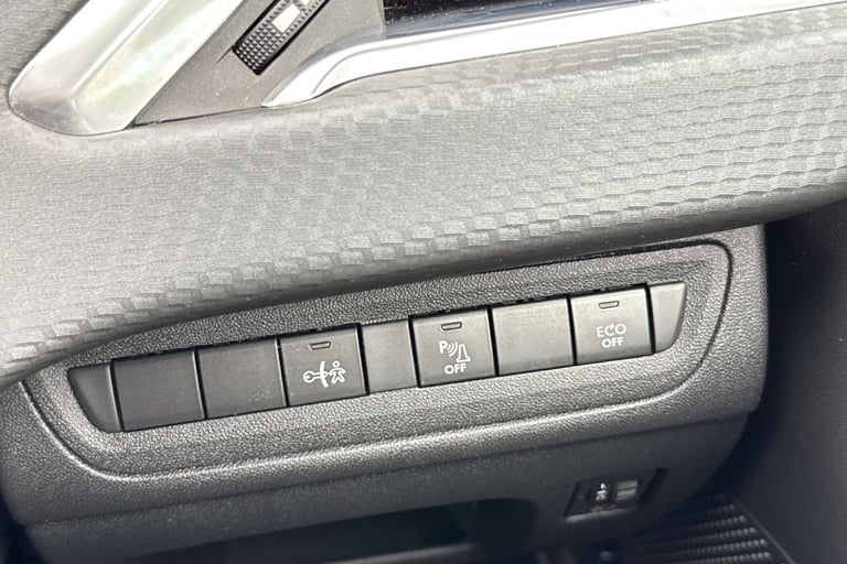 2019 Peugeot 208 1.2 PureTech Signature Euro 6 (s/s) 5dr Hatchback PETROL Manual