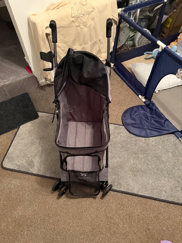 Dog pram