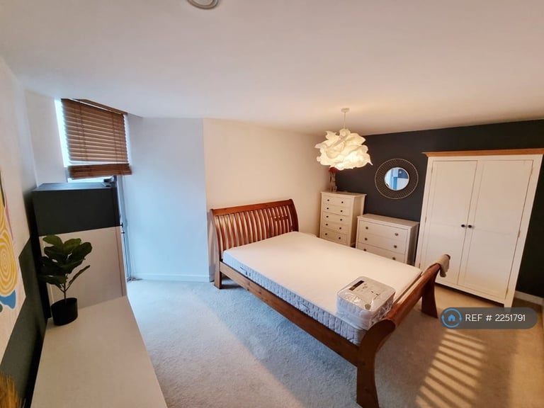 2 bedroom flat in The St. George Building, Leeds, LS1 (2 bed) (#2251791)