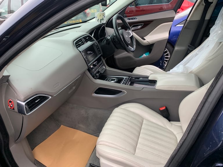 2017 Jaguar F-Pace 2.0d Portfolio 5dr Auto AWD ESTATE Diesel Automatic
