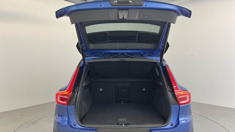 2021 Volvo XC40 Recharge R-Design, T5 plug-in hybrid (Power Tailgate, Sensus Navigation) Estate P...