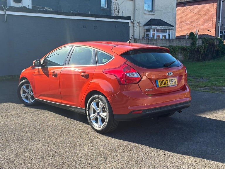 2012 Ford Focus 1.6 125 Zetec 5dr Powershift HATCHBACK Petrol Automatic